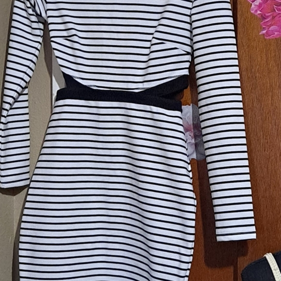 Dress - Picture 2 of 2